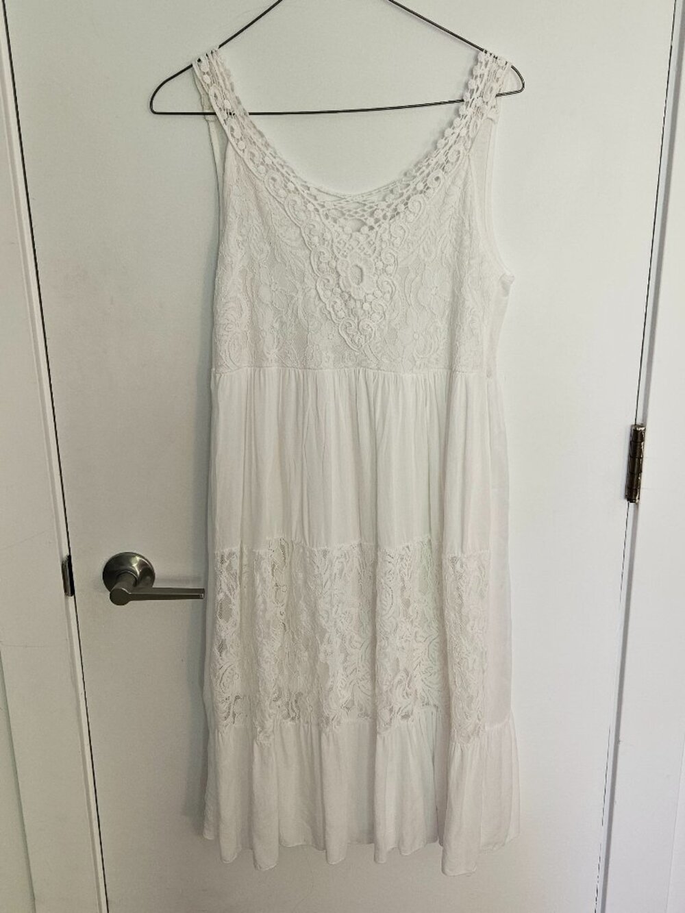 White lace slip midi dress 👗